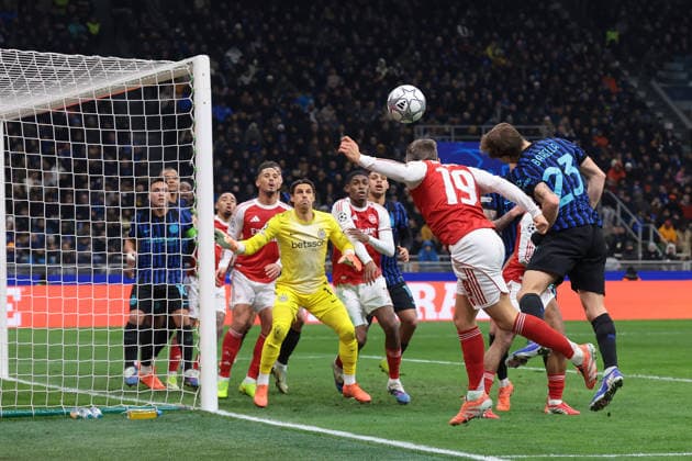 Milan, Italy, 20th January 2026. Leandro Trossard of Arsenal FC heads the ball across the goal to set up team mate Gabriel Jesus to score and give the side a 2-1 lead during the Internazionale vs Arsenal UEFA Champions League match at Giuseppe Meazza, Milan. Picture credit should read: Jonathan Moscrop Sportimage EDITORIAL USE ONLY. No use with unauthorised audio, video, data, fixture lists, club league logos or live services. Online in-match use limited to 120 images, no video emulation. No use in betting, games or single club league player publications. SPI_045_JM_INTER_ARSENAL_UCL SPI-4421-0045