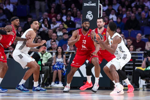 January 20, 2026, Madrid, Madrid, Spain: Josh Nebo of EA7 Emporio Armani Milano and Theo Maledon of Real Madrid in action during the Turkish Airlines EuroLeague Regular Season Round 23 match between Real Madrid and EA7 Emporio Armani Milano at Movistar Arena on January 20, 2026, in Madrid, Spain. Madrid Spain - ZUMAa181 20260120_zaa_a181_066 Copyright: xIrinaxR.xHipolitox