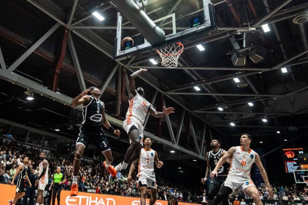 GER, BKT EuroCup, Saison 2025 2026, Niners Chemnitz - Cosea JL Bourg-en-Bresse. 20.01.2026, Messe, Chemnitz, GER, BKT EuroCup, Saison 2025 2026, Niners Chemnitz - Cosea JL Bourg-en-Bresse. Amadou Sow (Niners Chemnitz, 12), Assemian Moulare (Cosea JL Bourg-en-Bresse 3) Foto Alexander Trienitz Chemnitz Messe Sachsen Deutschland