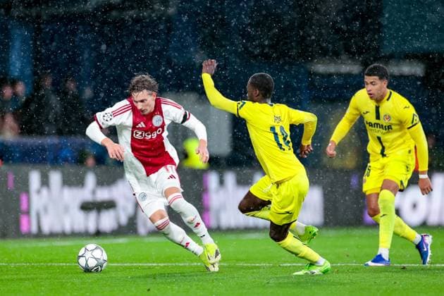 VILLARREAL , 20- 01-2026 , Estadio de la Ceramica, Season 2025 2026, UEFA Champions League match between Villarreal and Ajax. Picture shows Villareal player Nicolas Pepe vs Ajax player Mika Godts Villarreal - Ajax  x200955856x Copyright: