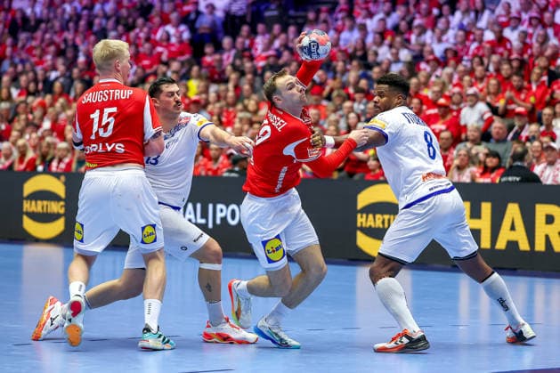 20.01.2026, Handball, Men s EHF EURO 2026, Dänemark - Portugal, Jyske Bank Boxen in Herning, Dänemark, Preliminary Round: Mathias Gidsel (Denmark 19) im Zweikampf gegen Rocha Nogueira (Portugal 13) Victor Manuel Iturriza Alvarez (Portugal 08) Dänemark