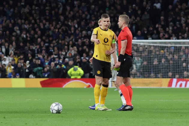 20.01.2026, xgrfx, Fussball UEFA Champions League , Tottenham Hotspur - Borussia Dortmund v.l. Rote Karte, Daniel Svensson (Borussia Dortmund) (DFL DFB REGULATIONS PROHIBIT ANY USE OF PHOTOGRAPHS as IMAGE SEQUENCES and or QUASI-VIDEO) London