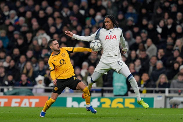 Tottenham Hotspur v Borussia Dortmund, North London, UK - 20 Jan 2026 Waldemar Anton of Borussia Dortmund competes for the ball with Djed Spence of Tottenham Hotspur during the Champions League match between Tottenham and Borussia Dortmund at the Tottenham Hotspur Stadium, Tottenham, London on 20 January 2026. London Tottenham Hotspur Stadium London GBR Copyright: xStevexFlynn PPAUKx PPA-241890
