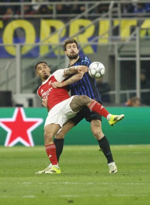 Francesco Acerbi of FC Inter and Gabriel Jesus of FC Arsenal during the Uefa Champions League 2025 26 season football match between FC Inter and FC Arsenal on 20 January 2026 at â?? Giuseppe Meazza Stadium, San Siro, Milan, Italy. Photo Nderim KACELI  Copyright: xNderimxKaceli IPAxSportx xipa-agency.netx xx IPA_70342678 IPA_Agency_IPA70342678