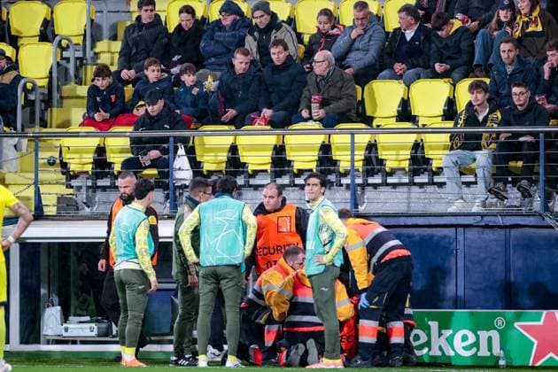 VILLARREAL , 20- 01-2026 , Estadio de la Ceramica, Season 2025 2026, UEFA Champions League match between Villarreal and Ajax. Picture shows steward fallen over Villarreal - Ajax  x200956704x Copyright: