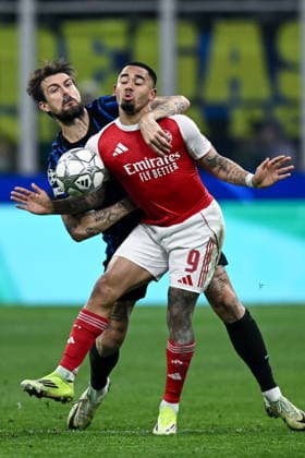 Db Milano 22 10 2025 - Champions League Inter-Arsenal foto Daniele Buffa Image nella foto: Gabriel Jesus-Francesco Acerbi 