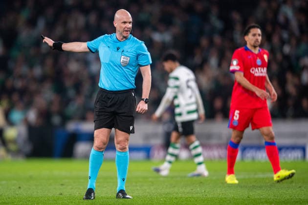 January 20, 2026, Lisbon, Lisbon, Portugal: LISBON, PORTUGAL - JANUARY 20: ANTHONY TAYLOR referee of the match seen on action during the UEFA Champions League 2025 26 League Phase MD7 match between between Sporting CP and Paris SG, at Jose Alvalade Stadium on January 20, 2026 in Lisbon, Portugal Lisbon Portugal - ZUMAl192 20260120_zsp_l192_048 Copyright: xMiguelxLemosx