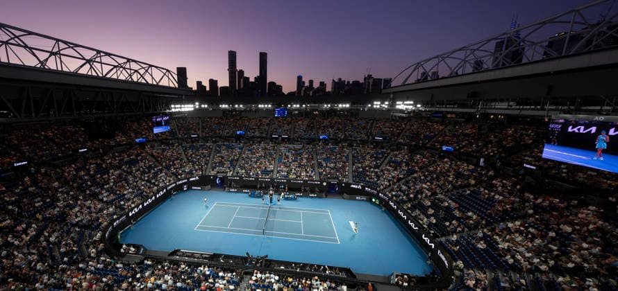 (260120) -- MELBOURNE, Jan. 20, 2026 -- Osaka Naomi (R) of Japan and Antonia Ruzic of Croatia are seen during their women s singles 1st round match at the Australian Open tennis tournament in Melbourne, Australia, Jan. 20, 2026. (Photo by Xinhua) (SP)AUSTRALIA-MELBOURNE-TENNIS-AUSTRALIAN OPEN-WOMEN S SINGLES-DAY 3 HuxJingchen 
