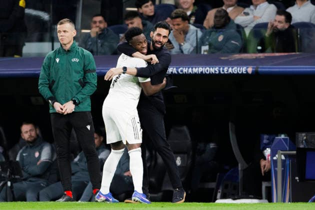 UEFA champions league - Real Madrid vs AS Monaco MADRID, SPAIN - January 20:Vinicius Jr of Real Madrid and Head coach of Real Madrid Alvaro Arbeloa celebrates a goal during the UEFA champions league 2025 26 match between Real Madrid and AS Monaco at Santiago Bernabeu Stadium. (Photo by Guille Martinez f22photo) Madrid Santiago Bernabeu Stadium Spain Copyright: xGuillermoxMartinezx