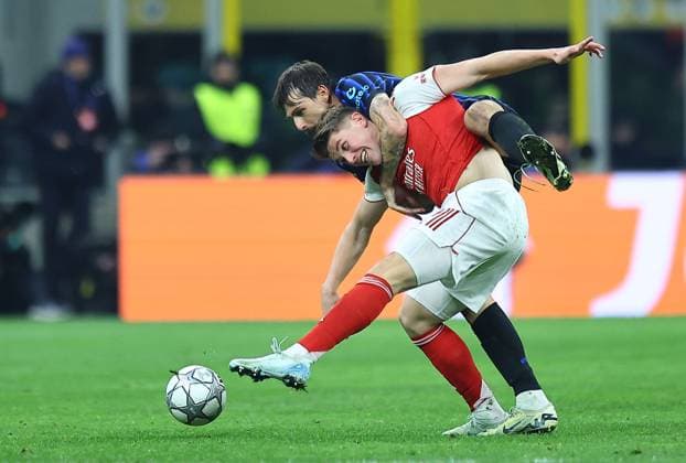 Viktor Gyokeres of Arsenal competes for the ball with Francesco Acerbi of Inter Milan Inter Milan v Arsenal, UEFA Champions League, Group Stage, Football, San Siro, Milan, Italy - 20 Jan 2026Milan San Siro Italy EDITORIAL USE ONLY No use with unauthorised audio, video, data, fixture lists, club league logos or live services. Online in-match use limited to 120 images, no video emulation. No use in betting, games or single club league player publications.  Copyright: xMichaelxZemanek Shutterstockx 16348333ap
