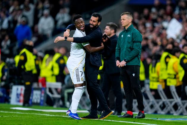 ESP: Real Madrid v AS Monaco. UEFA Champions League. Matchday 7 Vinicius Junior of Real Madrid CF celebrates with the coach Alvaro Arbeloa after scoring the 5-0 during the UEFA Champions League match, between Real Madrid and AS Monaco, Matchday 7, played at Santiago Bernabeu Stadium on January 20, 2026 in Madrid, Spain. kpng Copyright: xCesarxCebollax xPRESSINx PS_260120_RMA_MON_2526_062