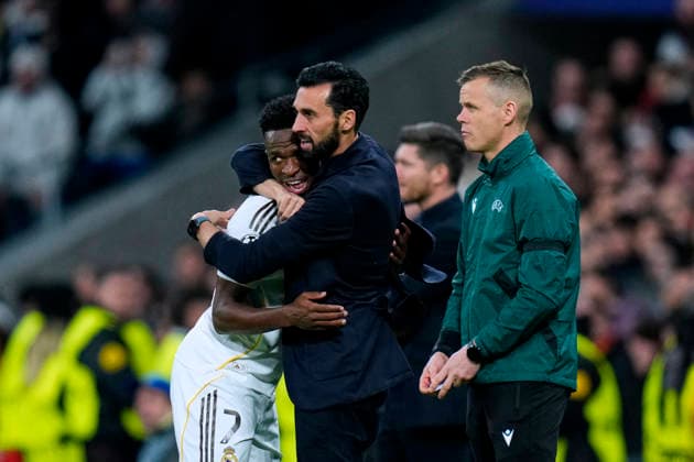 ESP: Real Madrid v AS Monaco. UEFA Champions League. Matchday 7 Vinicius Junior of Real Madrid CF celebrates with the coach Alvaro Arbeloa after scoring the 5-0 during the UEFA Champions League match, between Real Madrid and AS Monaco, Matchday 7, played at Santiago Bernabeu Stadium on January 20, 2026 in Madrid, Spain. kpng Copyright: xCesarxCebollax xPRESSINx PS_260120_RMA_MON_2526_063
