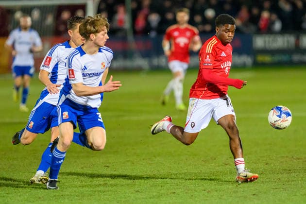 Salford City v Swindon Town - Emirates FA Cup Third Round Kelly Nmai of Salford City FC is under pressure from Joel McGregor of Swindon Town FC during the Emirates FA Cup Third Round match between Salford City and Swindon Town at The Peninsula Stadium in Salford, on January 20, 2026. Salford Lancashire United Kingdom  Copyright: xMIxNewsx originalFilename:fletcher-salfordc260120_nprvY.jpg