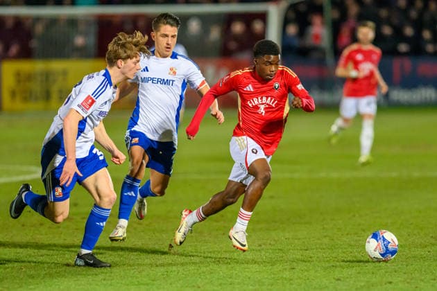 Salford City v Swindon Town - Emirates FA Cup Third Round Kelly Nmai of Salford City FC is under pressure from Joel McGregor of Swindon Town FC during the Emirates FA Cup Third Round match between Salford City and Swindon Town at The Peninsula Stadium in Salford, on January 20, 2026. Salford Lancashire United Kingdom  Copyright: xMIxNewsx originalFilename:fletcher-salfordc260120_npzzJ.jpg