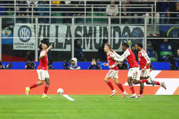 January 20, 2026, Milan, Lombardy, Italy: GABRIEL JESUS of Arsenal celebrates with his teammates after scoring his side s second goal in the UEFA Champions League 2025 26 League Phase Day 7 game between FC INTER and ARSENAL FC at the Giuseppe Meazza Stadium in Milan, Italy. Liverpool won the game 1:0. Milan Italy - ZUMAc179 20260120_zep_c179_029 Copyright: xMickaelxChavetx
