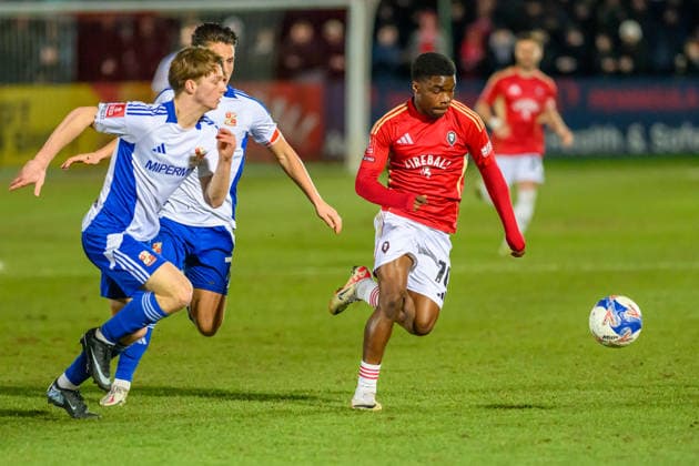 Salford City v Swindon Town - Emirates FA Cup Third Round Kelly Nmai of Salford City FC is under pressure from Joel McGregor of Swindon Town FC during the Emirates FA Cup Third Round match between Salford City and Swindon Town at The Peninsula Stadium in Salford, on January 20, 2026. Salford Lancashire United Kingdom  Copyright: xMIxNewsx originalFilename:fletcher-salfordc260120_npr2j.jpg