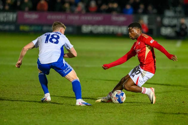 Salford City v Swindon Town - Emirates FA Cup Third Round Gavin Kilkenny of Swindon Town FC tries to tackle Kelly Nmai of Salford City FC during the Emirates FA Cup Third Round match between Salford City and Swindon Town at The Peninsula Stadium in Salford, on January 20, 2026. Salford Lancashire United Kingdom  Copyright: xMIxNewsx originalFilename:fletcher-salfordc260120_npmB5.jpg