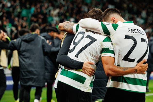 Players of Sporting seen celebrating after goal from Luis Suarez during UEFA Champions League game between teams of Sporting CP and Paris Saint-Germain at Estadio Jose Alvalade (Maciej Rogowski Ball Raw Images) Lisbon Estadio Jose Alvalade Portugal Copyright: xMaciejxRogowskix maciejrogwski_sporting_psg_2526-21