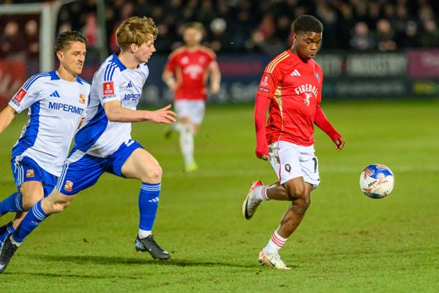 Salford City v Swindon Town - Emirates FA Cup Third Round Kelly Nmai of Salford City FC is under pressure from Joel McGregor of Swindon Town FC during the Emirates FA Cup Third Round match between Salford City and Swindon Town at The Peninsula Stadium in Salford, on January 20, 2026. Salford Lancashire United Kingdom  Copyright: xMIxNewsx originalFilename:fletcher-salfordc260120_npuSP.jpg