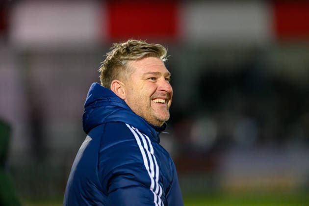 Salford City v Swindon Town - Emirates FA Cup Third Round Karl Robinson, Head Coach of Salford City FC, is present during the Emirates FA Cup Third Round match between Salford City and Swindon Town at The Peninsula Stadium in Salford, on January 20, 2026. Salford Lancashire United Kingdom  Copyright: xMIxNewsx originalFilename:fletcher-salfordc260120_npjCt.jpg