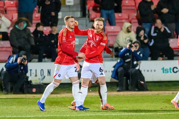 Salford City v Swindon Town - Emirates FA Cup Third Round Ryan Graydon of Salford City FC celebrates scoring his side s first goal with his teammates during the Emirates FA Cup Third Round match between Salford City and Swindon Town at The Peninsula Stadium in Salford, on January 20, 2026. Salford Lancashire United Kingdom  Copyright: xMIxNewsx originalFilename:fletcher-salfordc260120_npJkT.jpg