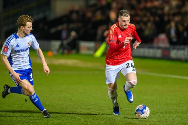 Salford City v Swindon Town - Emirates FA Cup Third Round Ryan Graydon of Salford City FC is under pressure from Joel McGregor of Swindon Town FC during the Emirates FA Cup Third Round match between Salford City and Swindon Town at The Peninsula Stadium in Salford, on January 20, 2026. Salford Lancashire United Kingdom  Copyright: xMIxNewsx originalFilename:fletcher-salfordc260120_npZus.jpg