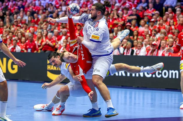 20.01.2026, Handball, Men s EHF EURO 2026, Dänemark - Portugal, Jyske Bank Boxen in Herning, Dänemark, Preliminary Round: Mathias Gidsel (Denmark 19) im Zweikampf gegen Rocha Nogueira (Portugal 13) Luis Diogo Sousa Frade (Portugal 82) Dänemark