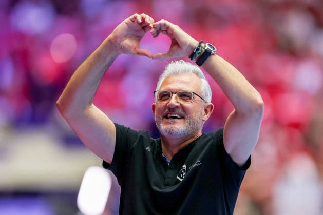 20.01.2026, Handball, Men s EHF EURO 2026, Dänemark - Portugal, Jyske Bank Boxen in Herning, Dänemark, Preliminary Round: Abschlussjubel nach dem Sieg der Portugiesen gegen Dänemark Headcoach Paulo Jorge Moura Pereira (Portugal hc) jubelnd Dänemark