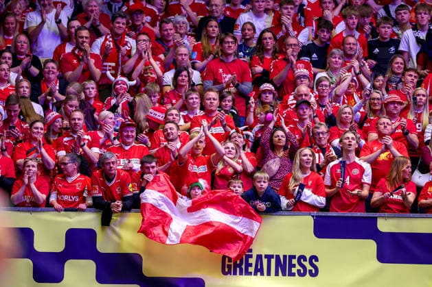 20.01.2026, Handball, Men s EHF EURO 2026, Dänemark - Portugal, Jyske Bank Boxen in Herning, Dänemark, Preliminary Round: Gute Stimmung bei den Fans Handballfans aus Dänemark Dänemark *** 20 01 2026, Handball, Men s EHF EURO 2026, Denmark Portugal, Jyske Bank Boxen in Herning, Denmark, Preliminary Round Good mood among the fans Handball fans from Denmark Denmark