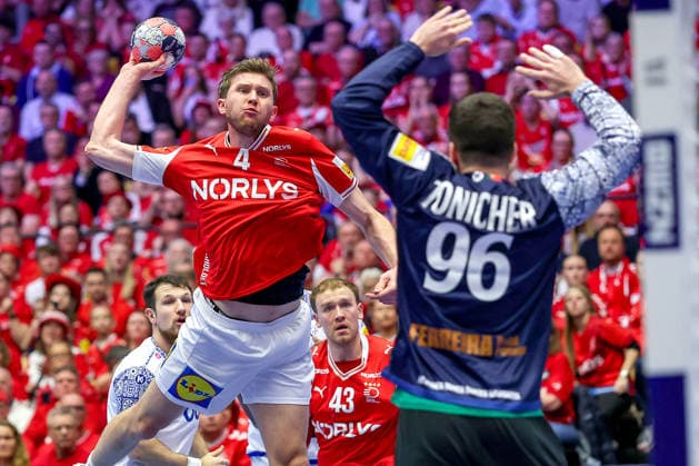 20.01.2026, Handball, Men s EHF EURO 2026, Dänemark - Portugal, Jyske Bank Boxen in Herning, Dänemark, Preliminary Round: Magnus Landin Jacobsen (Denmark 04) wirft auf das Tor von Pedro Galla Gaspar Tonicher (Portugal 96) Dänemark