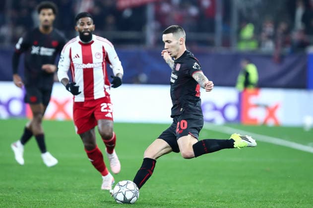 January 20, 2026, Piraeus, Piraeus, Greece: 20 ALEJANDRO GRIMALDO of Bayer Leverkusen in action during the UEFA Champions League, League Phase, Matchday 7 game between Olympiacos and Bayer 04 Leverkusen at Georgios Karaiskakis Stadium on January 20, 2026, in Piraeus, Greece. Piraeus Greece - ZUMAk160 20260120_zip_k160_010 Copyright: xStefanosxKyriazisx