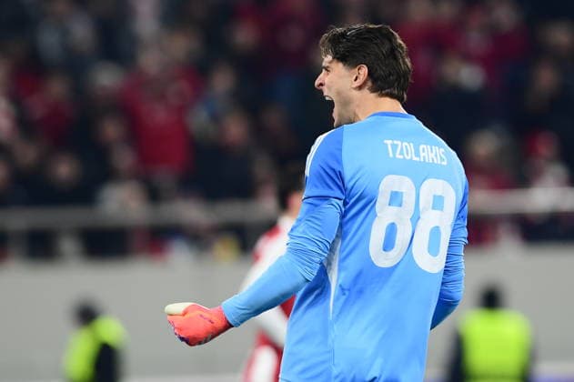 UEFA Champions League, Olympiacos FC vs Bayer 04 Leverkusen - Kostas Tzolakis goalkeepr of Olympiacos in action during the UEFA Champions League league phase matchday 7 soccer match betweenOlympiacos and Leverkusen held at Georgios Karaiskakis Stadium in Piraeus, Greece, 20 January 2025. IMAGO ONE INCH PRODUCTIONS PIRAEUS Greece Copyright: xOnexInchxProductionsx 6819452