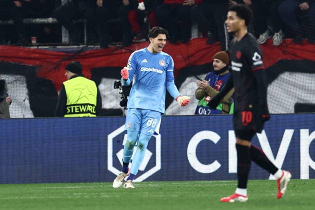 UEFA Champions League, Olympiacos FC vs Bayer 04 Leverkusen - Kostas Tzolakis goalkeepr of Olympiacos in action during the UEFA Champions League league phase matchday 7 soccer match betweenOlympiacos and Leverkusen held at Georgios Karaiskakis Stadium in Piraeus, Greece, 20 January 2025. IMAGO ONE INCH PRODUCTIONS PIRAEUS Greece Copyright: xOnexInchxProductionsx 6819453