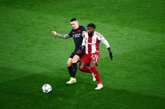UEFA Champions League, Olympiacos FC vs Bayer 04 Leverkusen - Rodinei of Olympiacos in action against Alejandro Grimaldo of Leverkusen during the UEFA Champions League league phase matchday 7 soccer match betweenOlympiacos and Leverkusen held at Georgios Karaiskakis Stadium in Piraeus, Greece, 20 January 2025. IMAGO ONE INCH PRODUCTIONS PIRAEUS Greece Copyright: xOnexInchxProductionsx 6819411