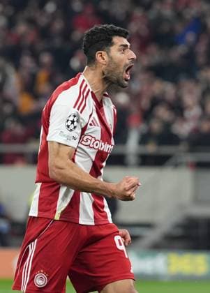 UEFA Champions League, Olympiacos FC vs Bayer 04 Leverkusen -Mehdi Taremi of Olympiacos celebrate after scoring the 2-0 during the UEFA Champions League league phase matchday 7 soccer match betweenOlympiacos and Leverkusen held at Georgios Karaiskakis Stadium in Piraeus, Greece, 20 January 2025. IMAGO ONE INCH PRODUCTIONS PIRAEUS Greece Copyright: xOnexInchxProductionsx 6819366