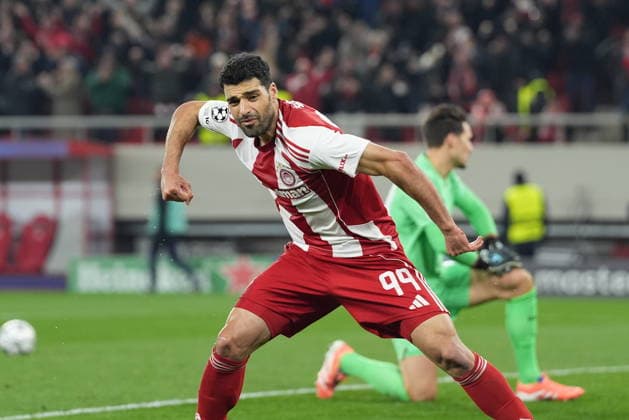 UEFA Champions League, Olympiacos FC vs Bayer 04 Leverkusen -Mehdi Taremi of Olympiacos celebrate after scoring the 2-0 during the UEFA Champions League league phase matchday 7 soccer match betweenOlympiacos and Leverkusen held at Georgios Karaiskakis Stadium in Piraeus, Greece, 20 January 2025. IMAGO ONE INCH PRODUCTIONS PIRAEUS Greece Copyright: xOnexInchxProductionsx 6819335