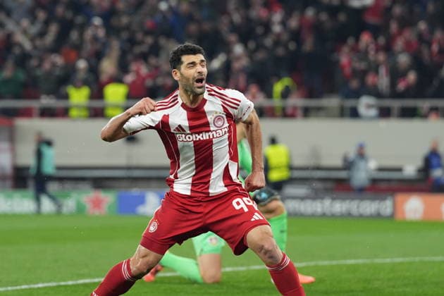 UEFA Champions League, Olympiacos FC vs Bayer 04 Leverkusen -Mehdi Taremi of Olympiacos celebrate after scoring the 2-0 during the UEFA Champions League league phase matchday 7 soccer match betweenOlympiacos and Leverkusen held at Georgios Karaiskakis Stadium in Piraeus, Greece, 20 January 2025. IMAGO ONE INCH PRODUCTIONS PIRAEUS Greece Copyright: xOnexInchxProductionsx 6819337