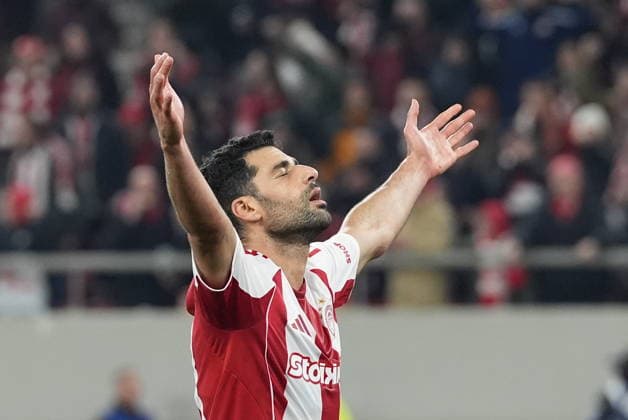 UEFA Champions League, Olympiacos FC vs Bayer 04 Leverkusen -Mehdi Taremi of Olympiacos celebrate after scoring the 2-0 during the UEFA Champions League league phase matchday 7 soccer match betweenOlympiacos and Leverkusen held at Georgios Karaiskakis Stadium in Piraeus, Greece, 20 January 2025. IMAGO ONE INCH PRODUCTIONS PIRAEUS Greece Copyright: xOnexInchxProductionsx 6819348
