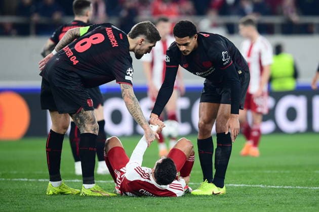 UEFA Champions League, Olympiacos FC vs Bayer 04 Leverkusen - Chiquinho of Olympiacos reacts with Robert Andrich of Leverkusen during the UEFA Champions League league phase matchday 7 soccer match betweenOlympiacos and Leverkusen held at Georgios Karaiskakis Stadium in Piraeus, Greece, 20 January 2025. IMAGO ONE INCH PRODUCTIONS PIRAEUS Greece Copyright: xOnexInchxProductionsx 6819254