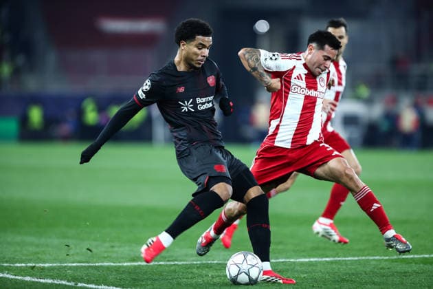 January 20, 2026, Piraeus, Piraeus, Greece: 10 MALIK TILLMAN of Bayer Leverkusen competes with 3 FRANCISCO ORTEGA of Olympiacos during the UEFA Champions League, League Phase, Matchday 7 game between Olympiacos and Bayer 04 Leverkusen at Georgios Karaiskakis Stadium on January 20, 2026, in Piraeus, Greece. Piraeus Greece - ZUMAk160 20260120_zip_k160_011 Copyright: xStefanosxKyriazisx