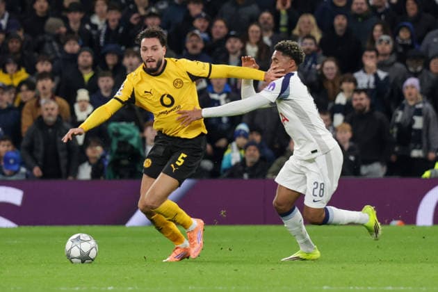 20.01.2026, xgrfx, Fussball UEFA Champions League , Tottenham Hotspur - Borussia Dortmund v.l. Ramy Bensebaini (Borussia Dortmund), Wilson Odobert (Tottenham Hotspur) (DFL DFB REGULATIONS PROHIBIT ANY USE OF PHOTOGRAPHS as IMAGE SEQUENCES and or QUASI-VIDEO) London