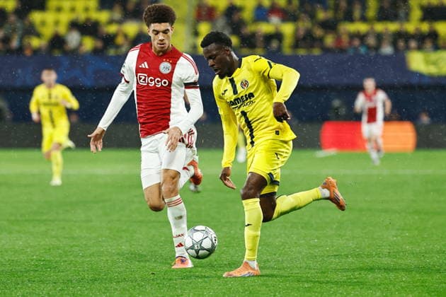 (L-R) Aaron Bouwman (Ajax), Tani Oluwaseyi (Villarreal), JANUARY 20, 2026 - Football Soccer : UEFA Champions League league phase match day 6 between Villarreal CF - AFC Ajax at the Estadio de la Ceramica in Vila-Real, Spain. Noxthirdxpartyxsales  aflo_316837256