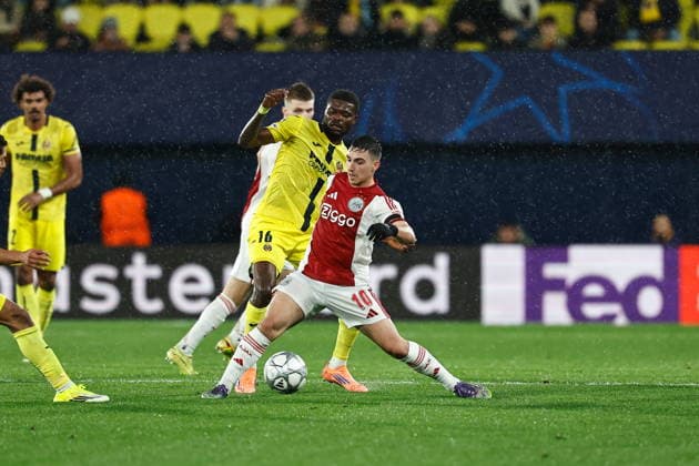 (L-R) Thomas Partey (Villarreal), Oscar Gloukh (Ajax), JANUARY 20, 2026 - Football Soccer : UEFA Champions League league phase match day 6 between Villarreal CF - AFC Ajax at the Estadio de la Ceramica in Vila-Real, Spain. Noxthirdxpartyxsales  aflo_316837806