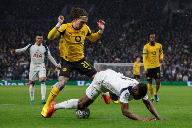 London, Deutschland 20. Januar 2026: Champions League - 2025 2026 - Tottenham Hotspur vs. Borussia Dortmund Im Bild: v.li. im Zweikampf Fabio Silva (BVB) und Kevin Danso (Spurs) Tottenham Hotspur Stadium Copyright: xFotostandx xFantinix