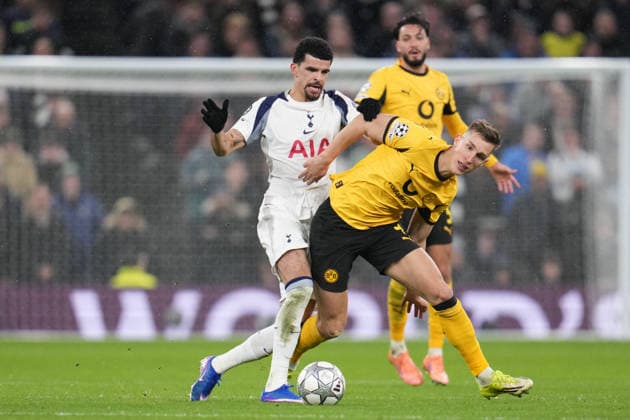 UEFA Champions League Matchday 7 of 8 Tottenham Hotspur v Borussia Dortmund Dominic Solanke of Tottenham Hotspur and Nico Schlotterbeck of Borussia Dortmund battle during the UEFA Champions league Matchday 7 of 8 Tottenham Hotspur vs Borussia Dortmund at Tottenham Hotspur Stadium, London, United Kingdom, 20th January 2026 (Photo by Harvey Murphy News Images) Copyright: xHarveyxMurphy NewsxImagesx