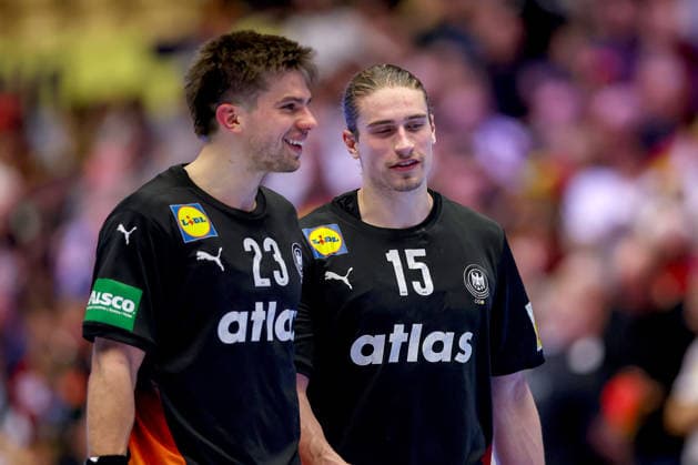 19.01.2026, Handball, Men s EHF EURO 2026, Deutschland - Spanien, Jyske Bank Boxen in Herning, Dänemark, Preliminary Round: Renars Uscins (Germany 23) Juri Knorr (Germany 15) Dänemark