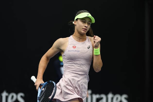 Australian Open 2026 MELBOURNE, AUSTRALIA - JANUARY 20: Zeynep Sonmez (TUR) reaction after scoring a point Anna Bondar (HUN) (not seen) during round 2 of the Australian Open grand slam tennis tournament at Melbourne Park in Melbourne, Australia on January 21, 2026 Mark Avellino Anadolu Melbourne Australia. Editorial use only. Please get in touch for any other usage.  Copyright: x2026xAnadoluxMarkxAvellinox