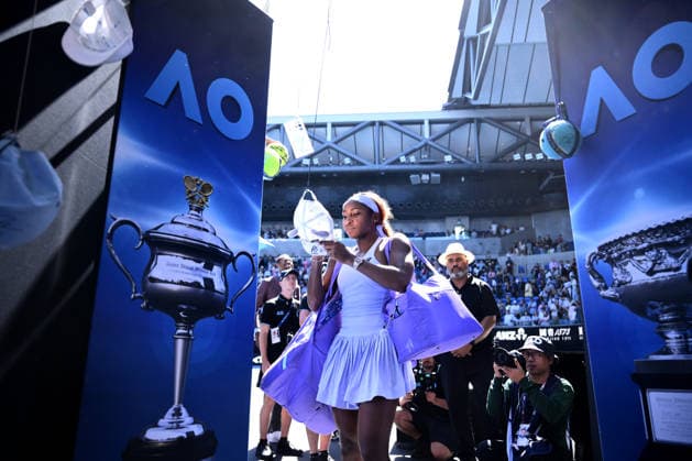TENNIS AUSTRALIAN OPEN, Coco Gauff of the USA signs autographs for fans following her Women™s 2nd round win over Olga Danilovic of Sebia on day 4 of the 2026 Australian Open tennis tournament at Melbourne Park in Melbourne, Wednesday, January 21, 2026. ( NO ARCHIVING MELBOURNE VICTORIA AUSTRALIA  Copyright: xJOELxCARRETTx 20260121134594232787