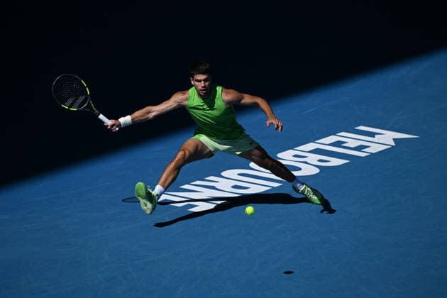 TENNIS AUSTRALIAN OPEN, Carlos Alcaraz of Spain in action during the Mens 2nd round match against Yannick Hanfmann of Germany on day 4 of the 2026 Australian Open tennis tournament at Melbourne Park in Melbourne, Wednesday, January 21, 2026. ( NO ARCHIVING MELBOURNE VICTORIA AUSTRALIA  Copyright: xJAMESxROSSx 20260121155724184158
