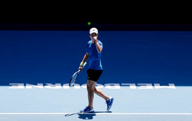 (260121) -- MELBOURNE, Jan. 21, 2026 -- Bai Zhuoxuan of China reacts during the women s singles 2nd round match against Aryna Sabalenka of Belarus at the Australian Open tennis tournament in Melbourne, Australia, Jan. 21, 2026. ) (SP)AUSTRALIA-MELBOURNE-TENNIS-AUSTRALIAN OPEN-WOMEN S SINGLES-DAY 4 MaxPing 